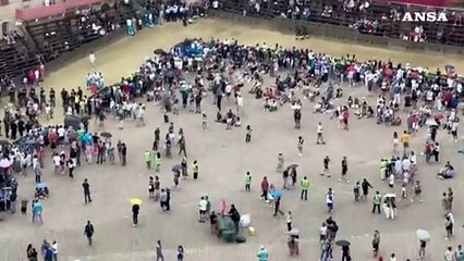 Palio di Siena, nuovo rinvio causa pioggia: si corre domani