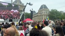 Miles de franceses protestan contra la extrema derecha de Le Pen en París
