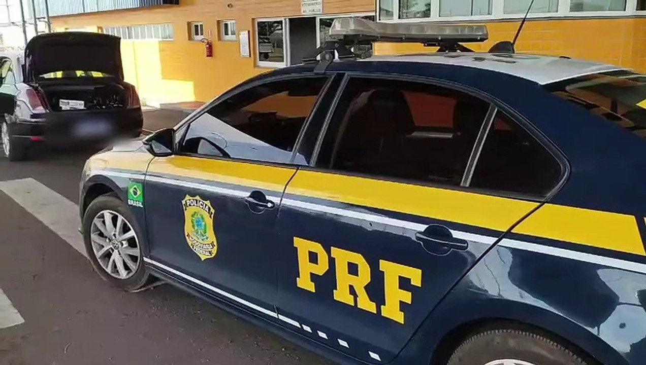 PRF apreende veículo que saiu de Umuarama com carga de cigarros eletrônicos