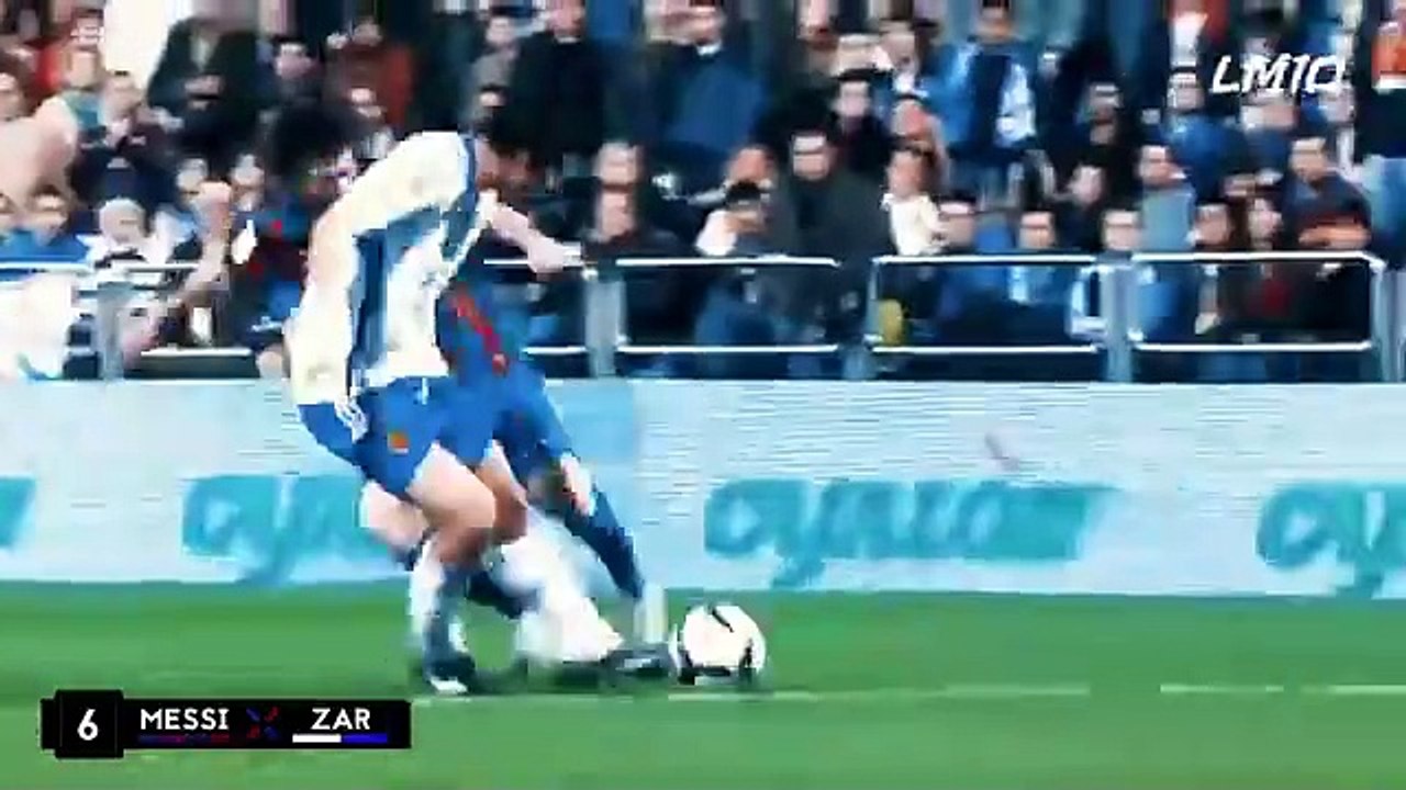 (28)10 Impossible Goals Scored By Lionel Messi That Cristiano Ronaldo