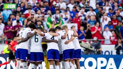 Christian Pulisic invitó al árbitro a celebrar con Uruguay tras eliminación