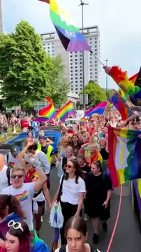 DODAJE JESZCZE RAZ DLA TYCH CO NIE MAJĄ GŁOSU -( MIŁOŚĆ RÓWNOŚĆ AKCEPTACJA! Tak jak obiecałam wc...hii) pierwsza Parada w życiu i powiem Wam, że już zaczynam żałować, że nie byłam na poprzednich PIERWSZA PARADA I