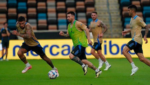 Messi entrena con el resto de Argentina previo al duelo contra Ecuador en los Cuartos de Final de la Copa América