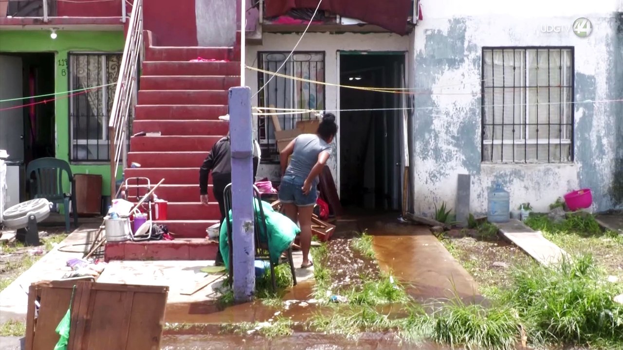 De plano, municipio da costales de arena a ciudadanos para que se protejan de inundaciones