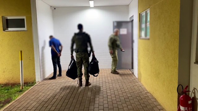 BPFRon intercepta ônibus e apreende 14 tabletes de maconha e cigarros contrabandeados