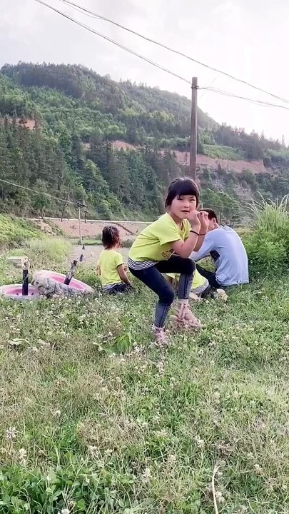 Funny kid dance  چائنہ کے چھوٹے بچوں کا ڈانس دیکھیں