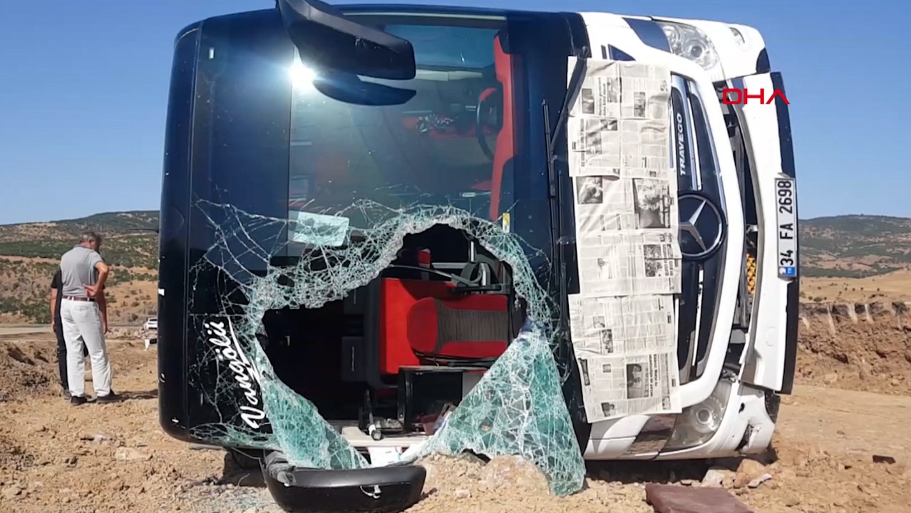 Bingöl'de yolcu otobüsü devrildi: 14 yaralı