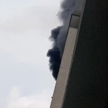 Esenyurt'ta 23 katlı binada yangın paniği