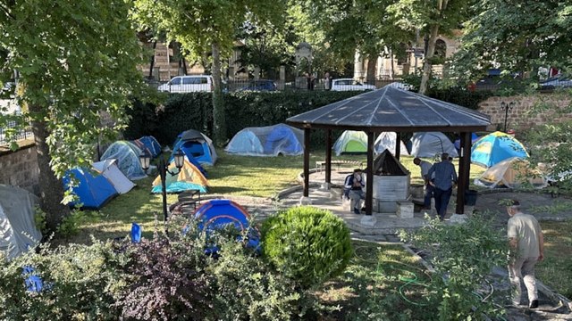 Edirne'de 'güreş' yoğunluğu... Cami bahçesi çadırla doldu