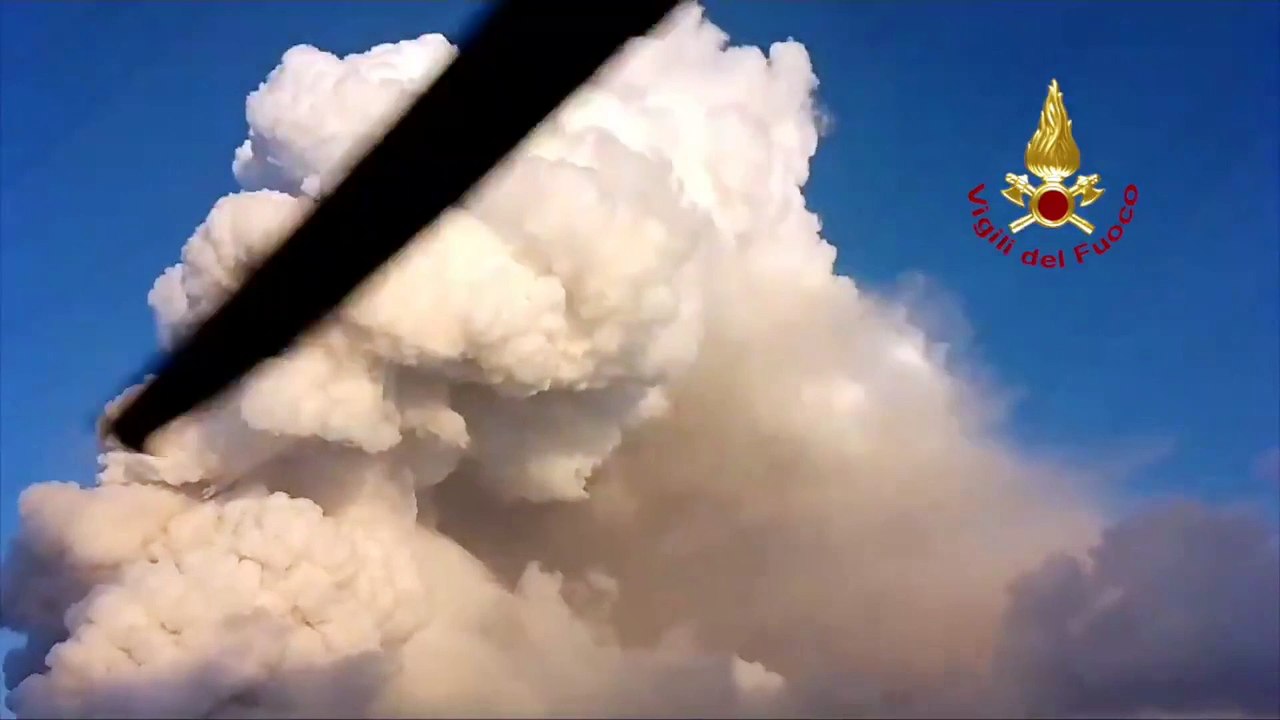 Le spettacolari immagini dello Stromboli visto dall'alto
