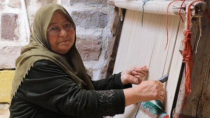58 yıldır dokuduğu halılar ile 5 çocuk büyüttü