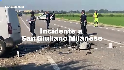 Video San Giuliano Milanese, incidente tra moto e furgone: morto centauro 22enne