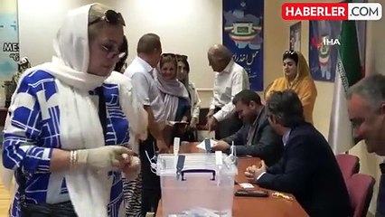 Van'daki İranlı seçmenler ikinci tur seçimleri için oy kullandı