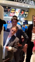 Gabriel Attal aperçu en train de commander un McDo après une intervention télévisée