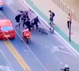 Epic Justice! Brave Bystanders Take Down Sneaky Thief!