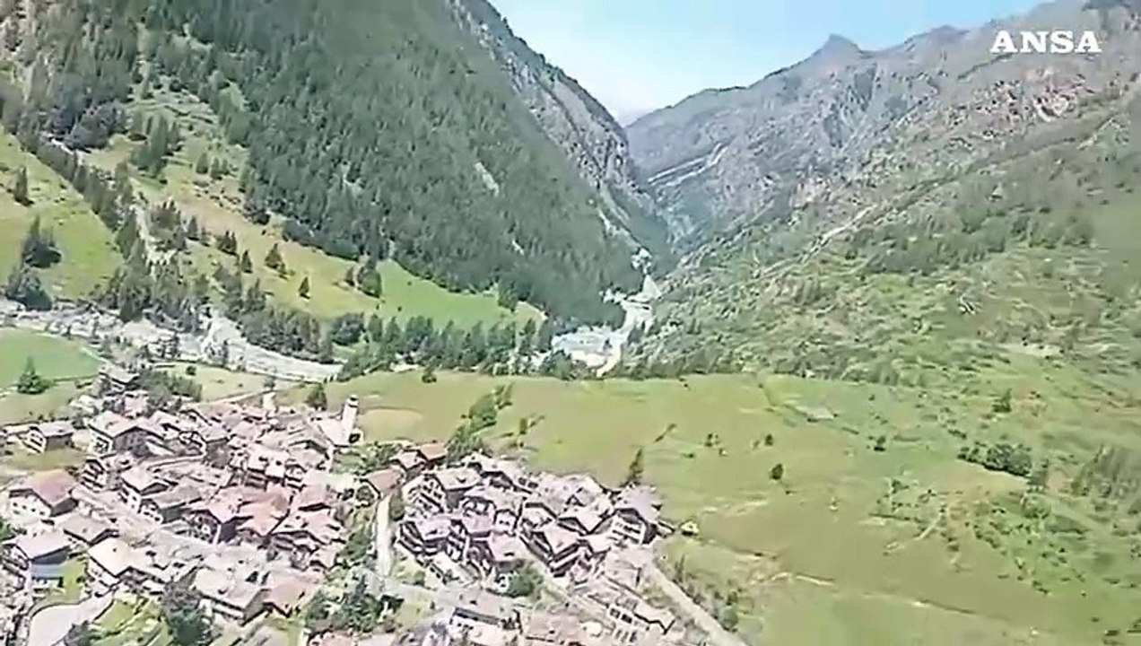 Maltempo, la strada di Cogne distrutta dal torrente