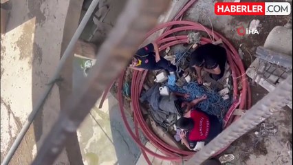 İşten çıkarılan belediye çalışanları su kulesine çıktı