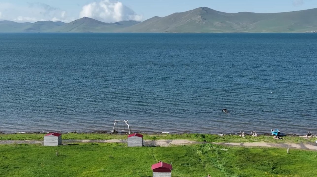 Balık Gölü manzarasıyla nefes kesiyor!