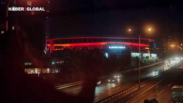 Galatasaray yeni sezon formaları tanıtıldı: Hadi göğsünü gere gere Asaletinle Kükre