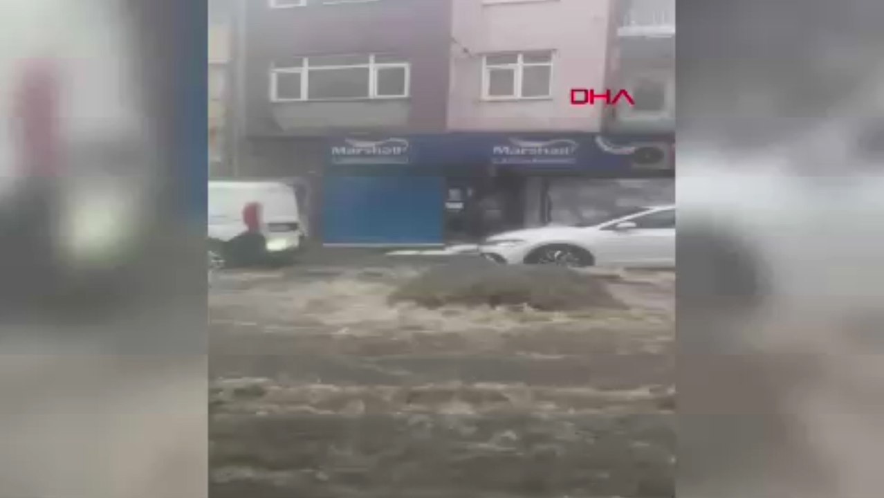 Bursa'da sağanak; 30 dakikada 100'den fazla şimşek görüldü