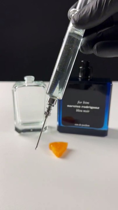 Creating the darkest blue fragrance Bleu noir ⚫️ #perfume #fragrance #scent #making #crafting