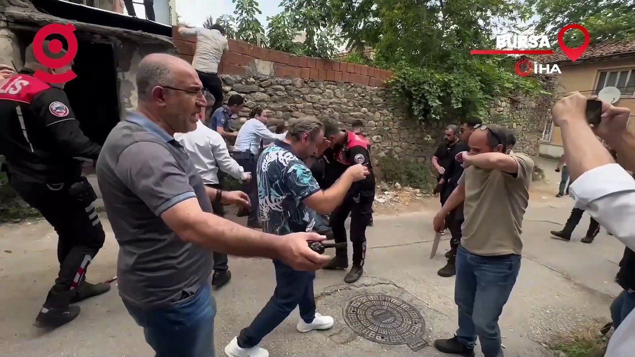 Operasyona Giden Polisler Dehşeti Yaşadı! 'Ben Peygamberim' Diyerek Saldırdı