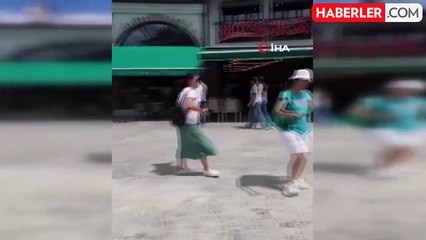 Kosova'da Türk turistlerden 'Erik Dalı' performansı