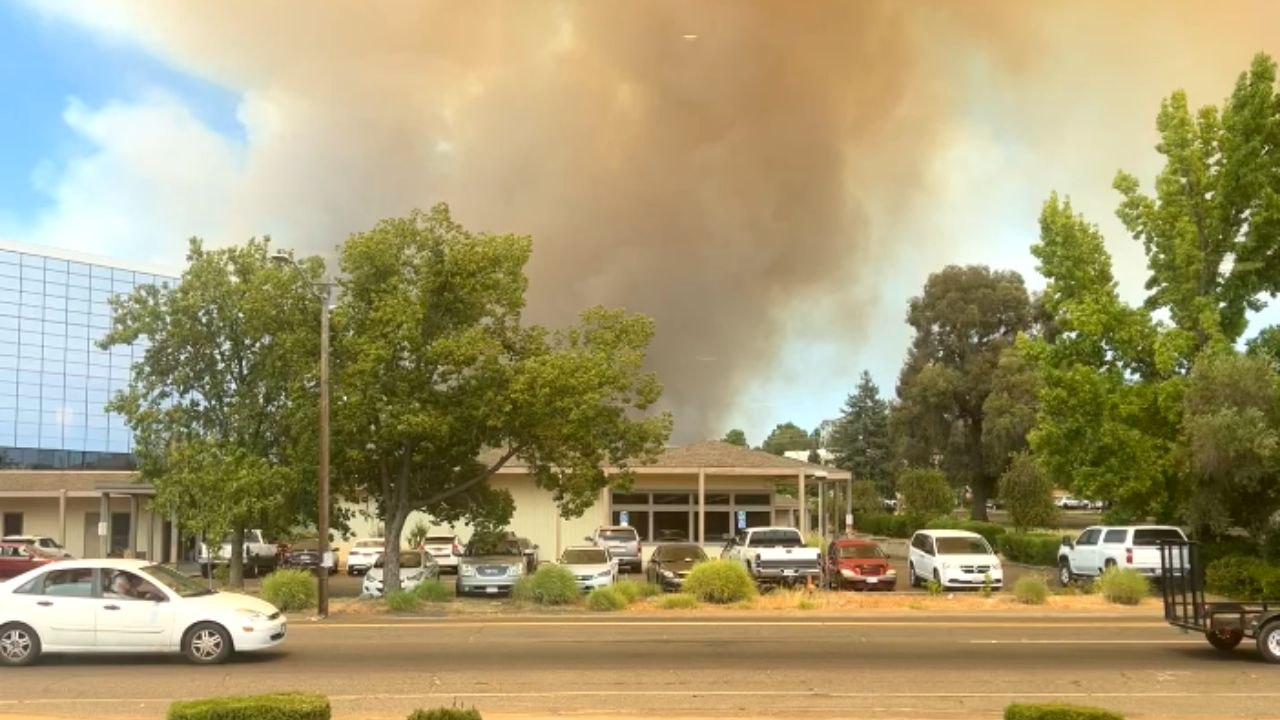 Oroville, CA: Wildfire on the verge of painting the sky red