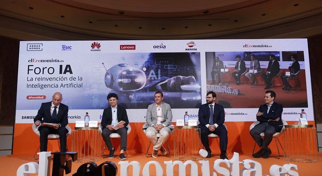 Foro Empresarial 'La reinvención de la Inteligencia Artificial' - 1ª Mesa