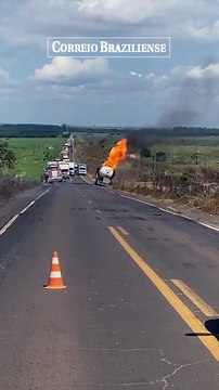 CAMINHÃO-TANQUE EXPLODE EM RODOVIA E DEIXA FERIDOS