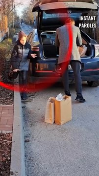 Cet homme se voit dépossédé de son sac de courses puis découvre les véritables raisons de cet acte