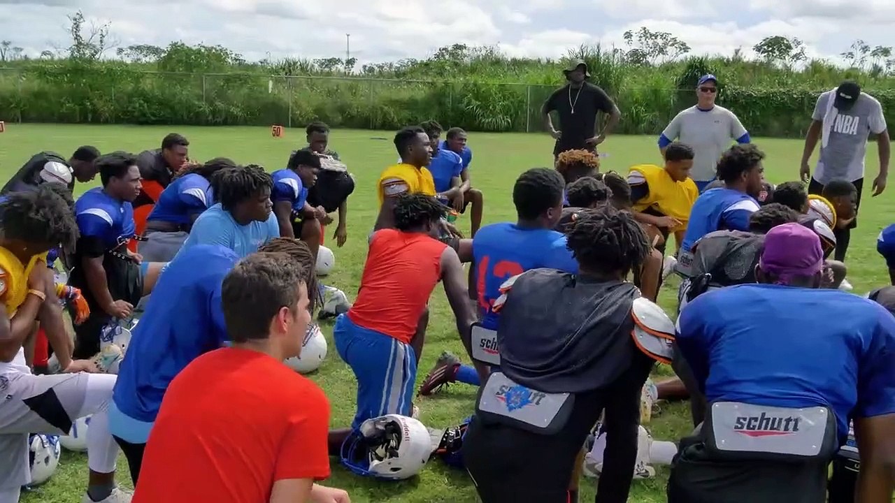 S01E01 - The Stage Is Set