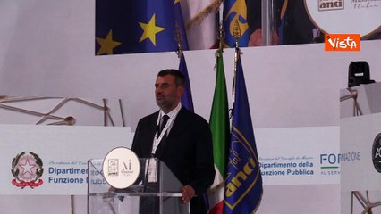 L'addio di Decaro alla guida dell'Anci: "L'Italia pu? contare su 8000 cuori che battono per lei"