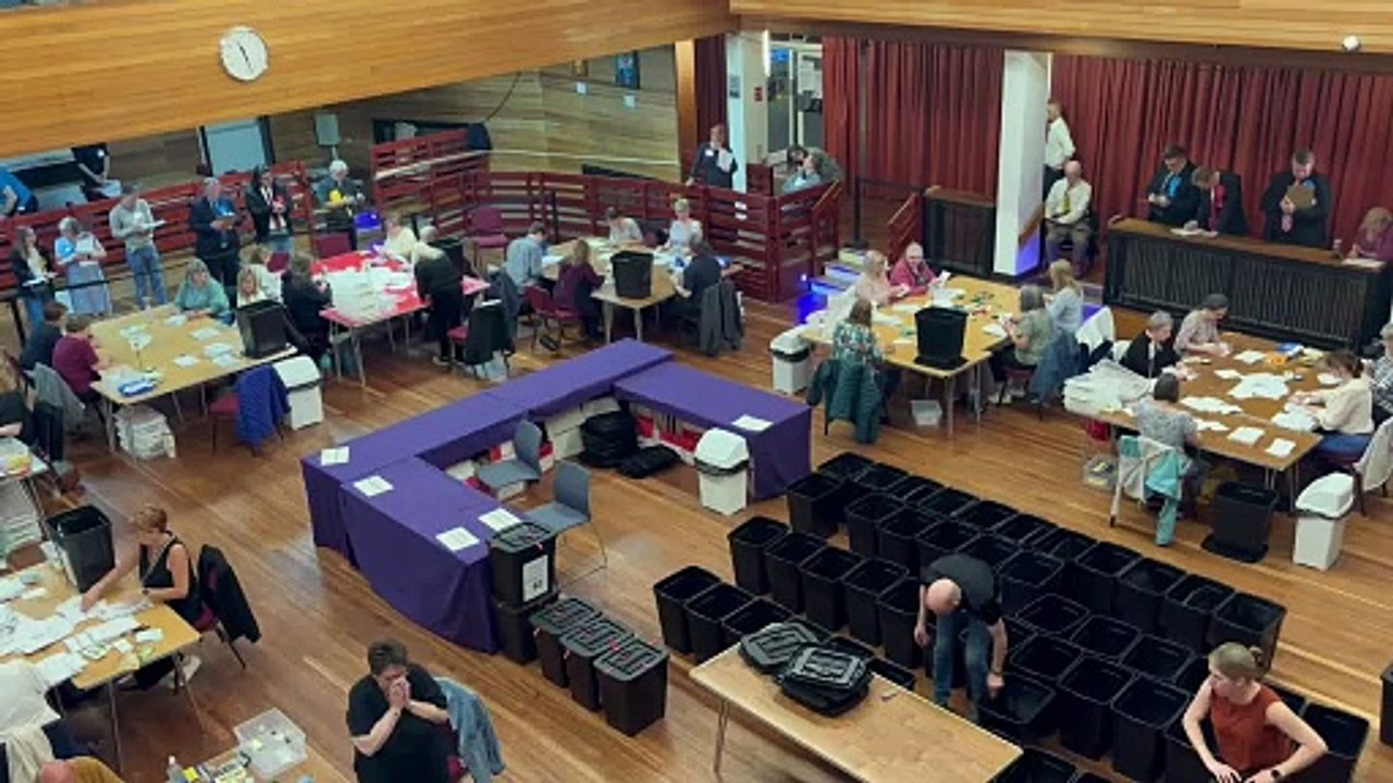 Elgin Town Hall election count