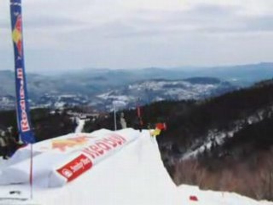 Simon Dumont airs 35 feet - Huge Air - World Record