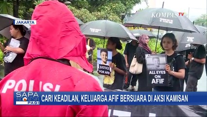 Video herunterladen: Tuntut Keadilan, Keluarga Afif Maulana Ikut Aksi Kamisan di Istana Kepresidenan