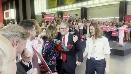Starmer receives big hug from Kinnock as Labour win