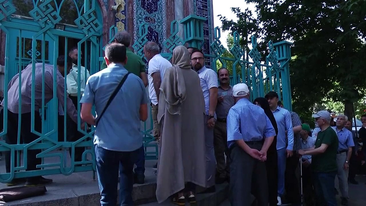 فتح مراكز الاقتراع في الدورة الثانية من الانتخابات الرئاسية الإيرانية