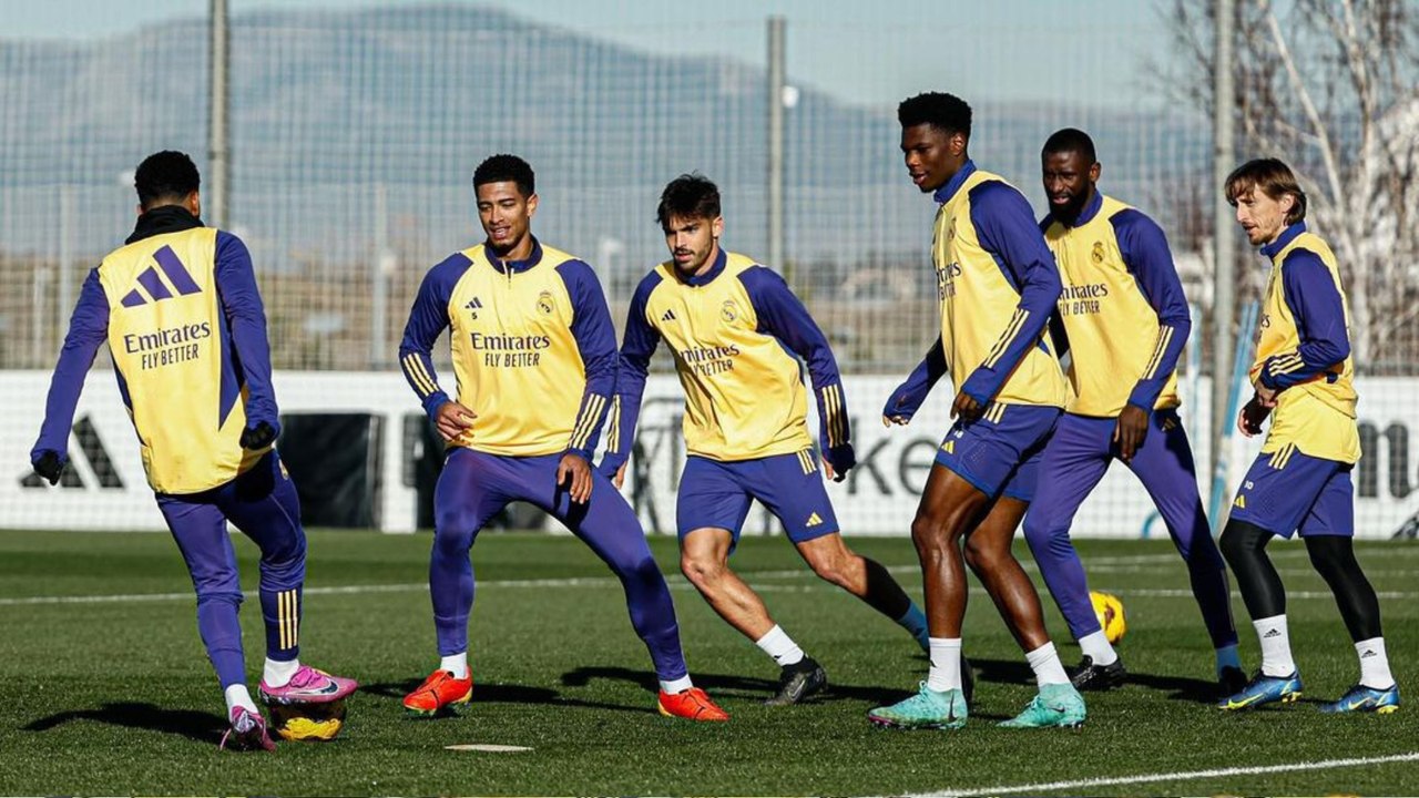 England beware of Dutch threat, warns Mertesacker