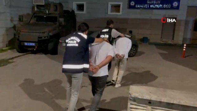 Uyuşturucu kuryesi 2 kişinin mide ve bağırsaklarından 18 paket uyuşturucu çıktı