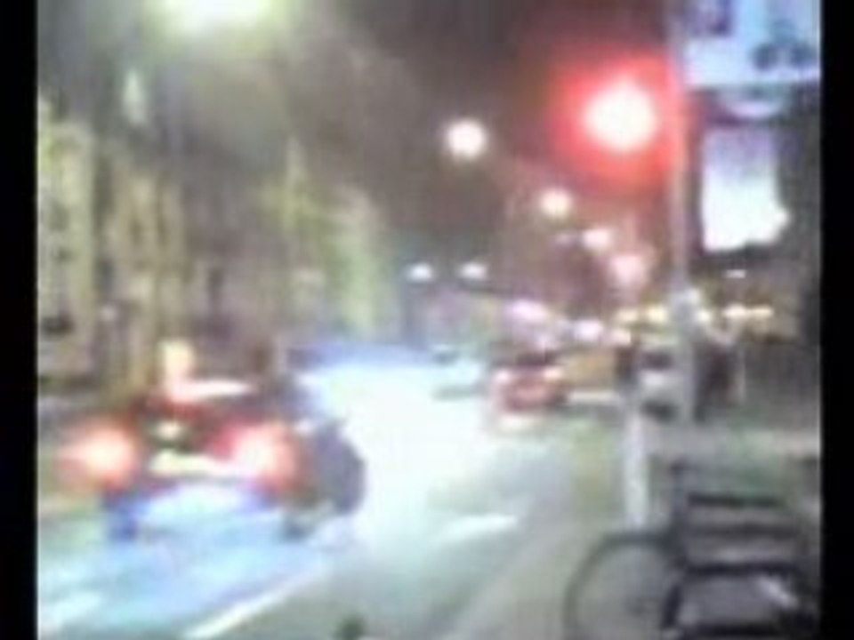 Voitures qui grillent le feu rouge !