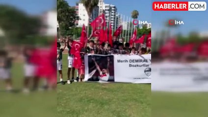 Mersinli minik futbolculardan Merih Demiral'a destek