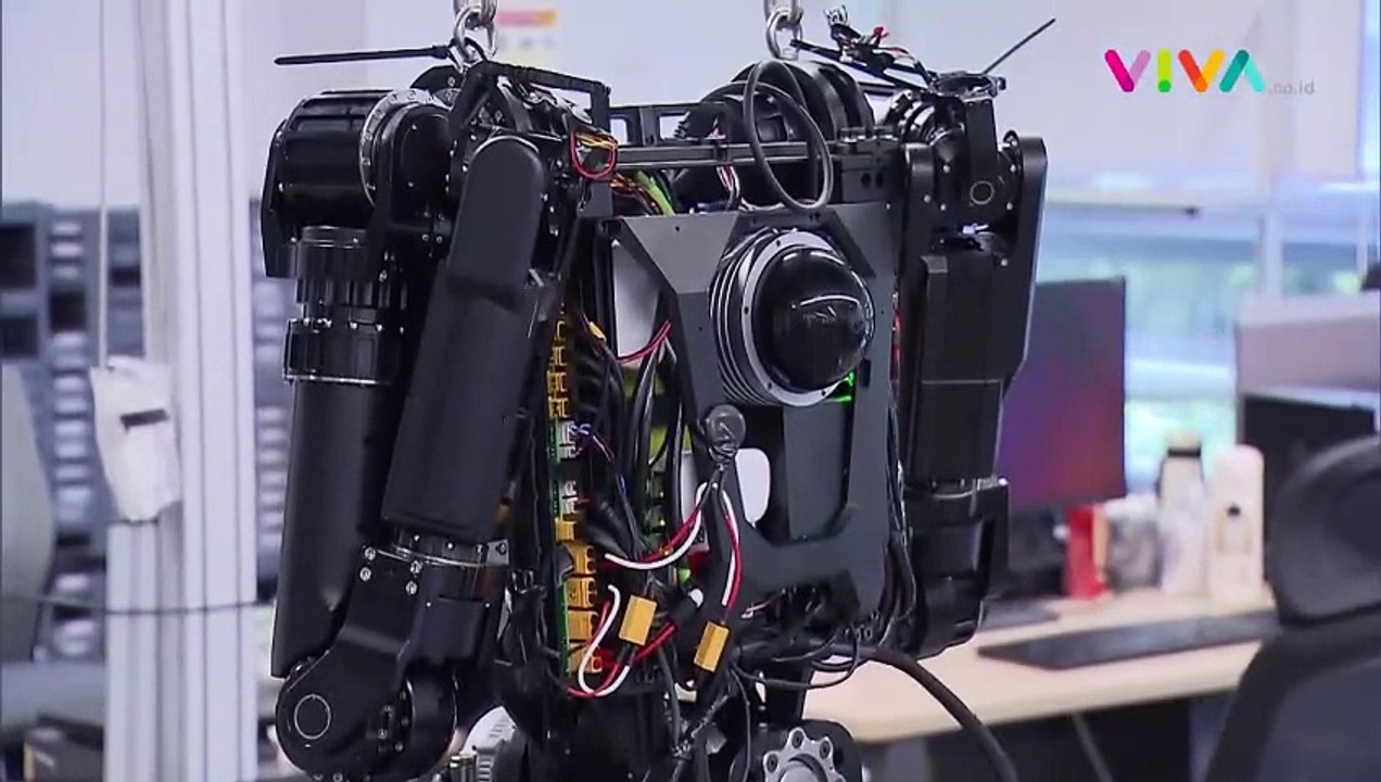 CANGGIH! China Pamer ROBOT yang Mirip Manusia, Bisa Lari