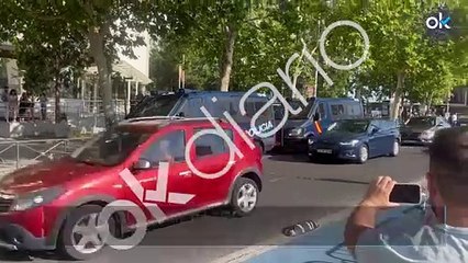 BEGOÑA GÓMEZ ENTRÓ Y SALIÓ DE LOS JUZGADOS AGACHADA EN LA PARTE TRASERA DEL COCHE OFICIAL