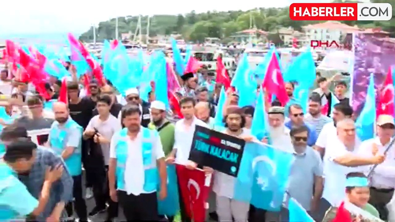 Urumçi Katliamı Protesto Edildi