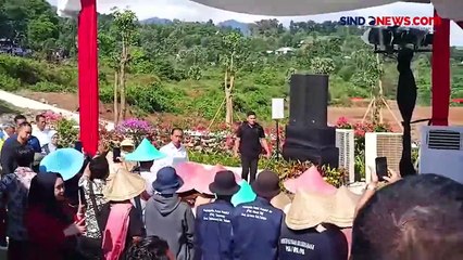 Video herunterladen: Jokowi Resmikan Bendungan Pamukkulu Sulawesi Selatan