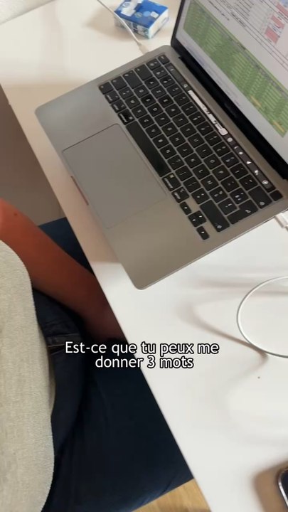Suspense, trampoline et chewing-gum pour la base de cette vidéo ! 