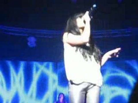 Attention douleur fraiche Jenifer Paris 12 avril 2008