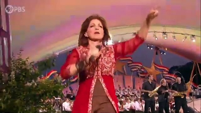 Rhythm Is Gonna Get You-Mi Tierra-Oye Mi Canto-Conga Medley (Live) - Gloria Estefan