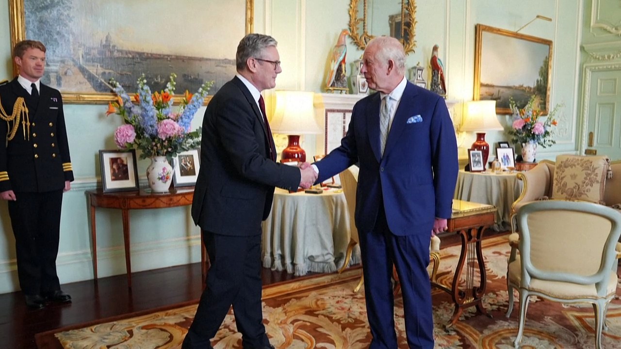 Nach Wahltriumph: Keir Starmer zum britischen Premier ernannt